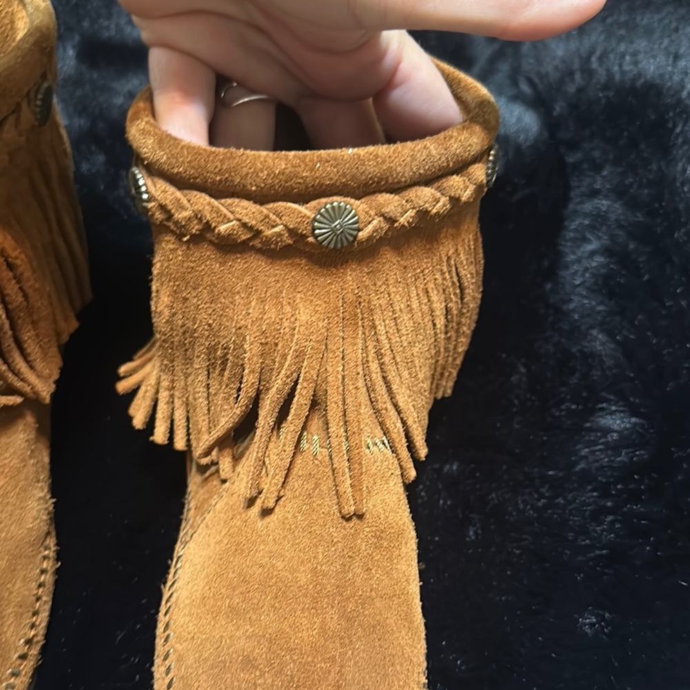 Minnetonka Tan Suede Moccasin Fringe Shoes - Picture 3 of 12